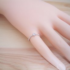 画像8: シンプルティファニーセッティングリング婚約指輪 (8)