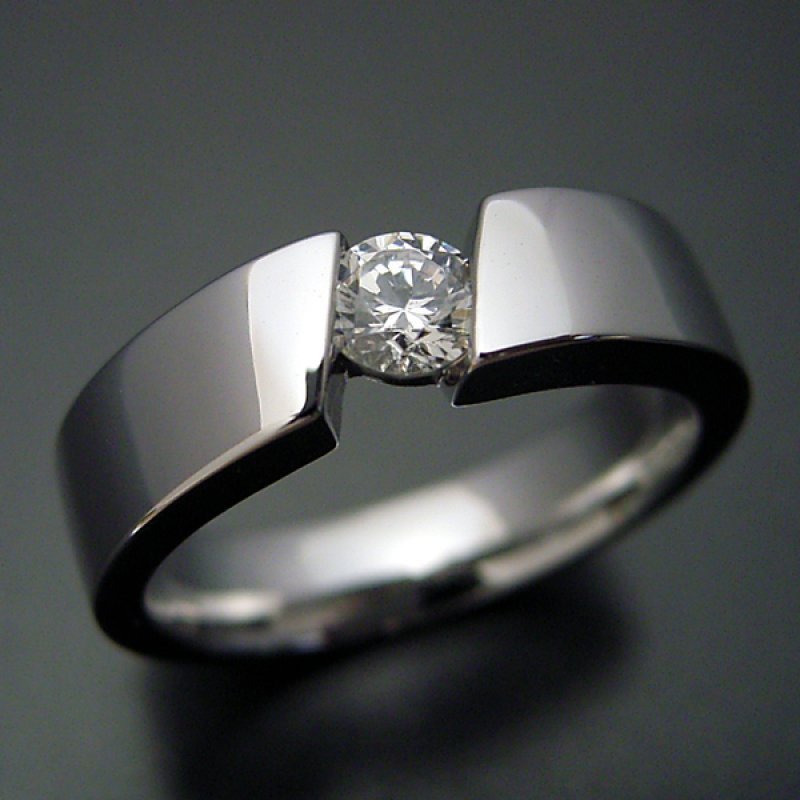 画像1: ゴツくてスタイリッシュな婚約指輪 (1)