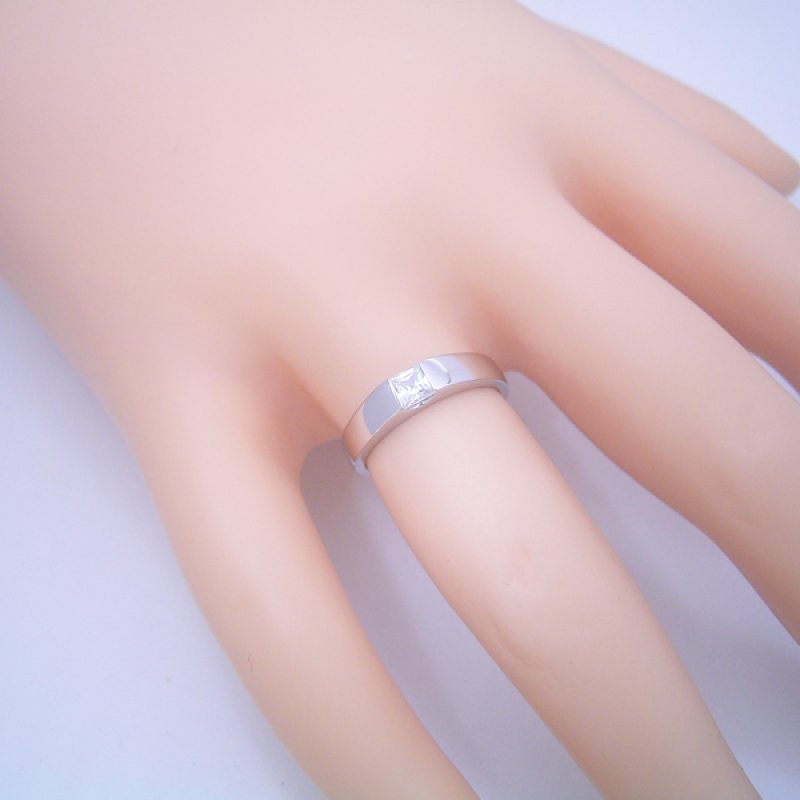 画像5: プリンセスカットダイヤモンドを使ったシンプルでスッキリとした婚約指輪 (5)