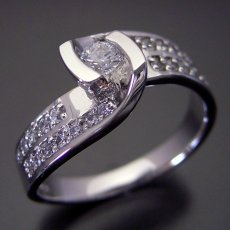 画像3: 綺麗なひねり方の婚約指輪 (3)