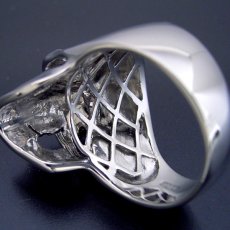 画像4: スカルをモチーフとした少し小さくて可愛い婚約指輪 (4)