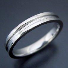 画像1: シンプルなラインの結婚指輪 (1)