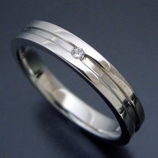 画像1: シンプルなラインのダイヤモンド入り結婚指輪 (1)