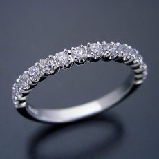 画像1: 最高品質のダイヤモンドで作るハーフエタニティリング (1)
