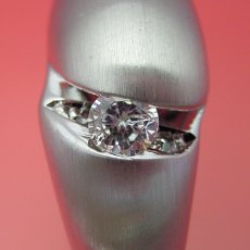画像1: ガンダム世代に贈りたい婚約指輪　 (1)