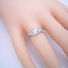 画像5: 柔らかい印象の可愛い婚約指輪 (5)
