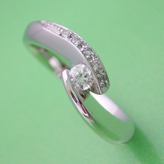 画像3: 地金を使ってボリュームを出した婚約指輪 (3)