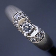 画像4: 隠れたハートをイメージした婚約指輪 (4)