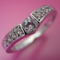 画像1: 本当はピンクダイヤモンドを入れて欲しい婚約指輪 (1)