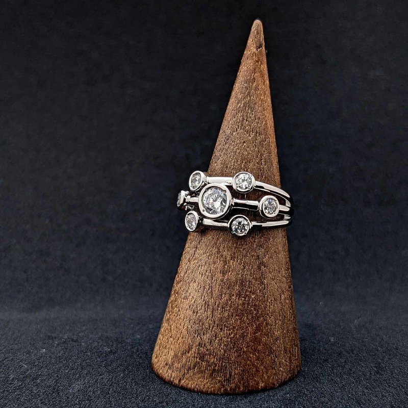 画像11: 0.5カラット版：身に着ける人を選ぶ大人の婚約指輪 (11)