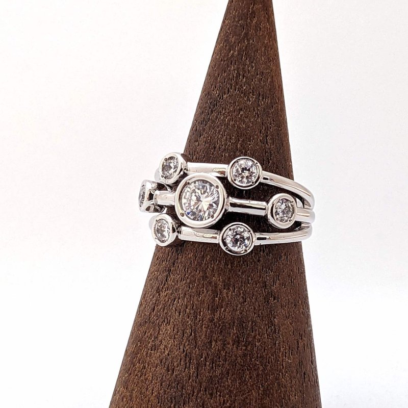 画像10: 0.5カラット版：身に着ける人を選ぶ大人の婚約指輪 (10)