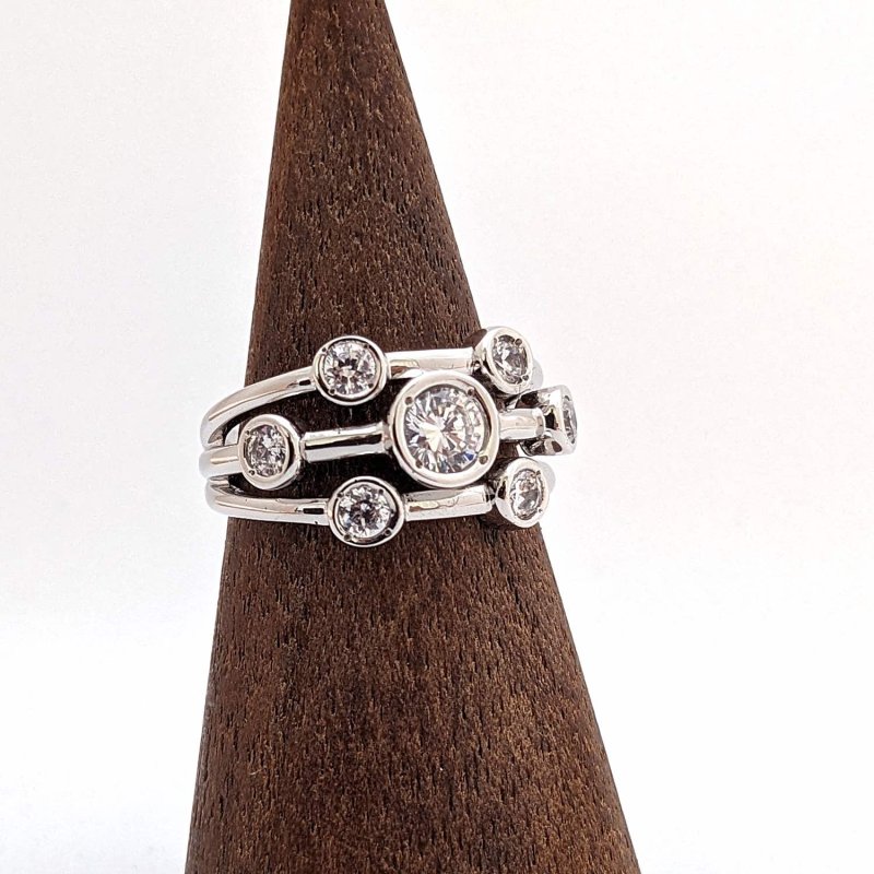 画像8: 0.5カラット版：身に着ける人を選ぶ大人の婚約指輪 (8)