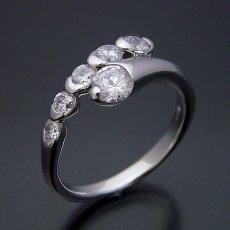 画像2: 美しく豪華な婚約指輪 (2)