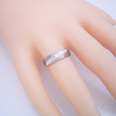 画像5: ツヤ消し加工が似合う婚約指輪 (5)