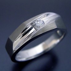 画像4: ツヤ消し加工が似合う婚約指輪 (4)