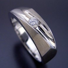 画像2: ツヤ消し加工が似合う婚約指輪 (2)