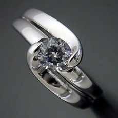 画像1: ダイヤモンドを優しく包み込む婚約指輪 (1)