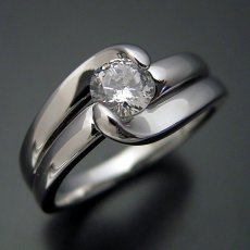 画像2: ダイヤモンドを優しく包み込む婚約指輪 (2)