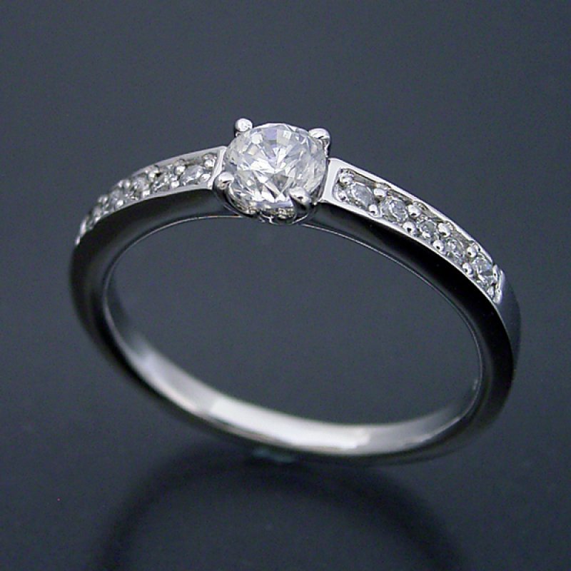 画像1: 豪華で可愛い婚約指輪 (1)