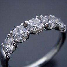 画像1: 一番お気に入りのハーフエタニティリングの婚約指輪 (1)