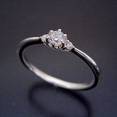 画像5: サイドメレが付いた、シンプルティファニーセッティングリング婚約指輪 (5)