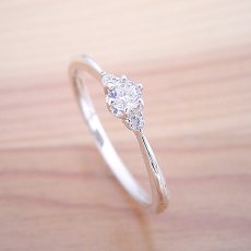 画像4: サイドメレが付いた、シンプルティファニーセッティングリング婚約指輪 (4)