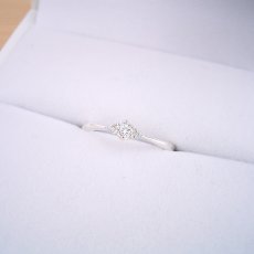 画像3: サイドメレが付いた、シンプルティファニーセッティングリング婚約指輪 (3)