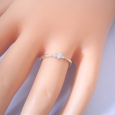 画像10: サイドメレが付いた、シンプルティファニーセッティングリング婚約指輪 (10)