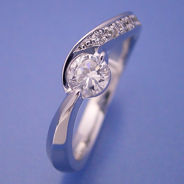 シンプルで相当スタイリッシュな婚約指輪 婚約指輪 エンゲージリング 婚約指輪 エンゲージリング の販売 ブリリアントジュエリー