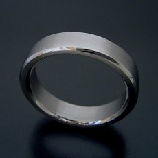 画像1: 角を落とした「面取り」が美しい結婚指輪「極(きわみ) type i」 (1)