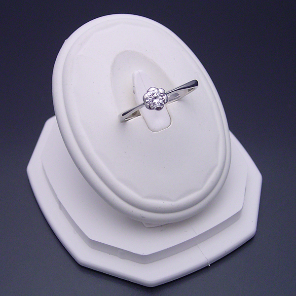 フラワーデザイン伏せこみタイプの婚約指輪