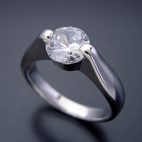 １カラット版：２点留め伏せこみタイプの婚約指輪