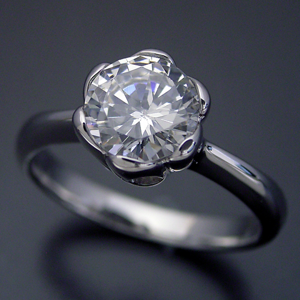 画像1: １カラット版：フラワーデザイン伏せこみタイプの婚約指輪 (1)