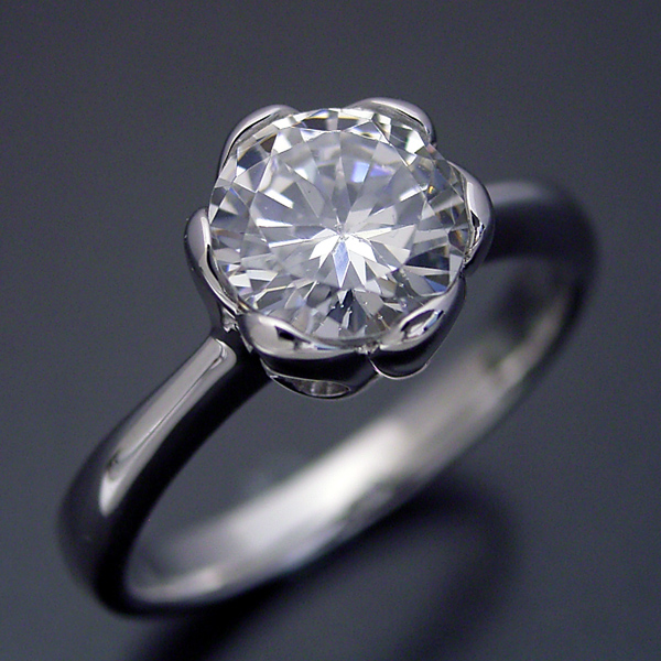 １カラット版：フラワーデザイン伏せこみタイプの婚約指輪