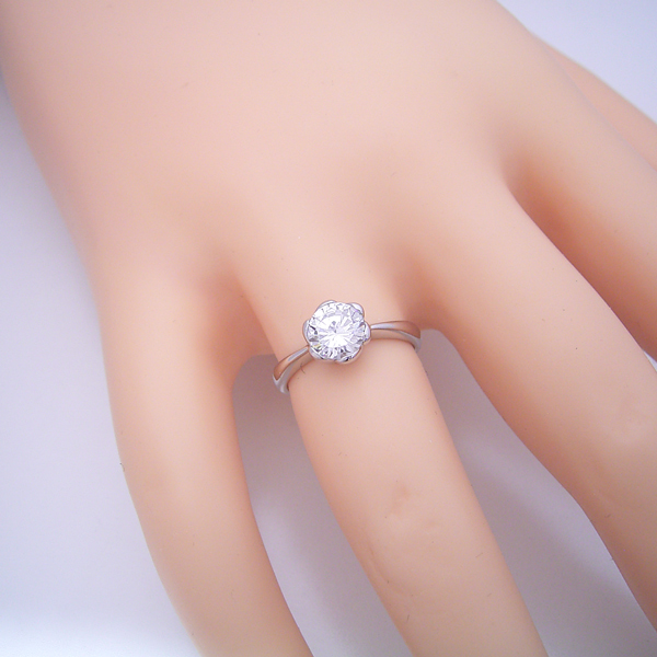 １カラット版：フラワーデザイン伏せこみタイプの婚約指輪