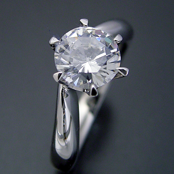 １カラット版：６本爪Vラインデザインの婚約指輪