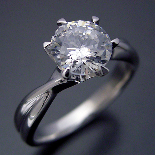 画像1: １カラット版：シンプルにデザインされている婚約指輪 (1)