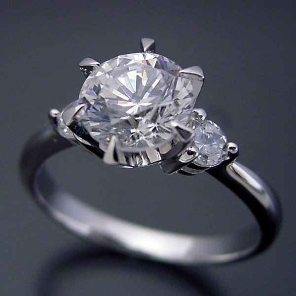 １カラット版：６本爪サイドメレスリーストーンタイプの婚約指輪
