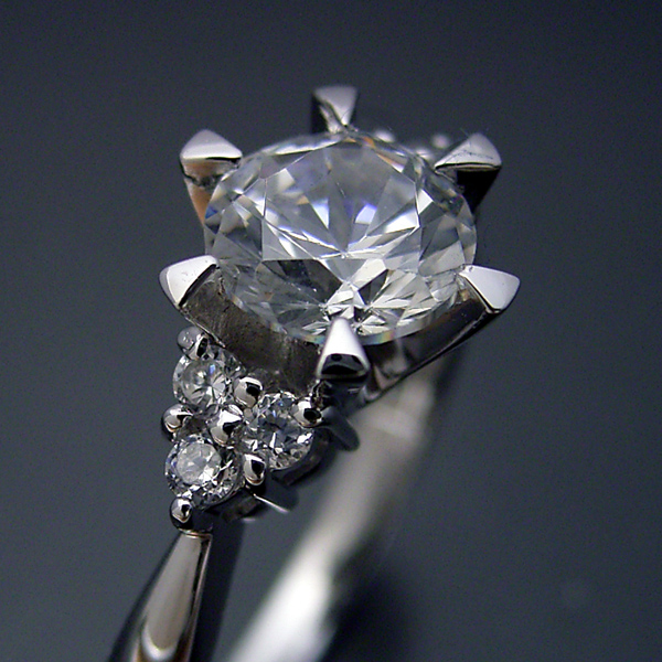 １カラット版：６本爪ゴージャスデザインの婚約指輪