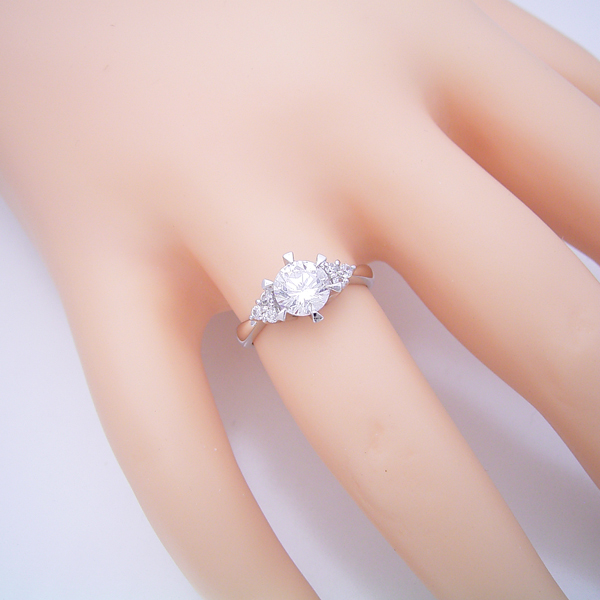 １カラット版：６本爪ゴージャスデザインの婚約指輪