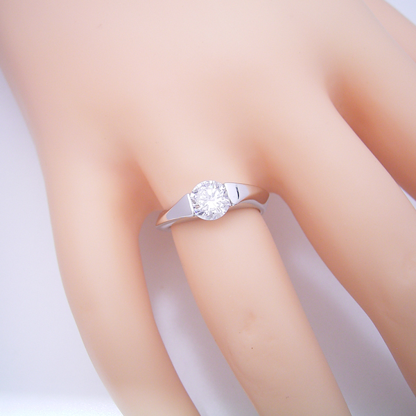 １カラット版：もの凄くスタイリッシュなデザインの婚約指輪