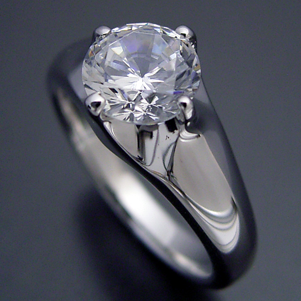 １カラット版：雫の王冠をイメージした婚約指輪