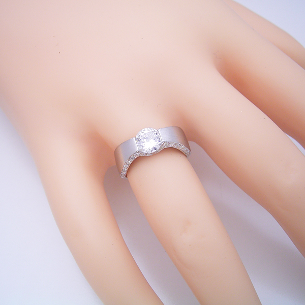 １ｃｔ版：堂々とした婚約指輪