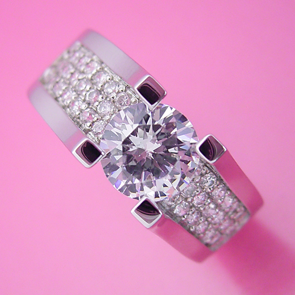 １カラットダイヤモンドの大きさを生かした婚約指輪