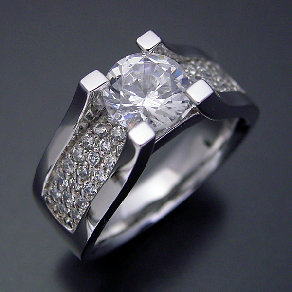 1カラットダイヤモンドの大きさを生かした婚約指輪 - 1ct（カラット）の婚約指輪 - 婚約指輪(エンゲージリング)の販売「ブリリアントジュエリー」