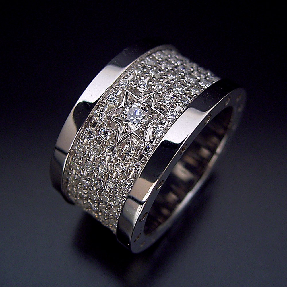 めちゃくちゃ凄い「ダイヤモンドの石畳」でダイヤモンドが煌めく婚約指輪