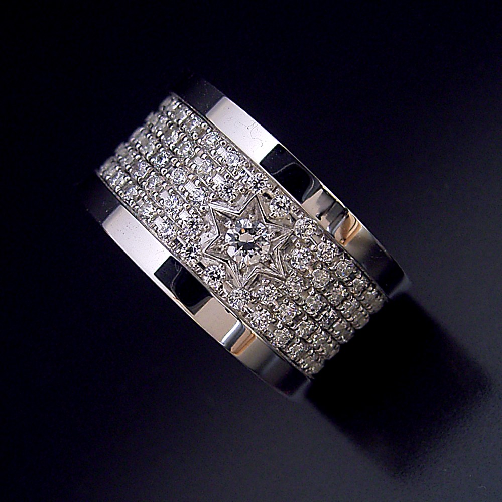 めちゃくちゃ凄い「ダイヤモンドの石畳」でダイヤモンドが煌めく婚約指輪
