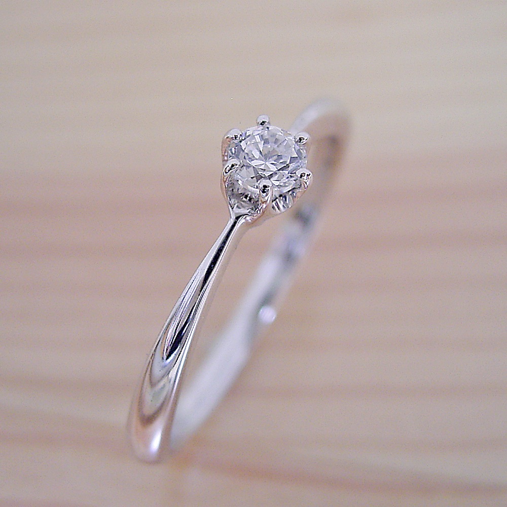 シンプルティファニーセッティングリング婚約指輪 - 婚約指輪(エンゲージリング) - 婚約指輪(エンゲージリング)の販売「ブリリアントジュエリー」