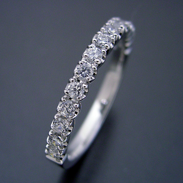 最高品質のダイヤモンドで作るハーフエタニティリング