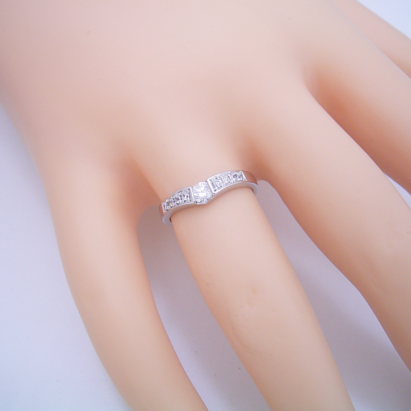 本当はピンクダイヤモンドを入れて欲しい婚約指輪